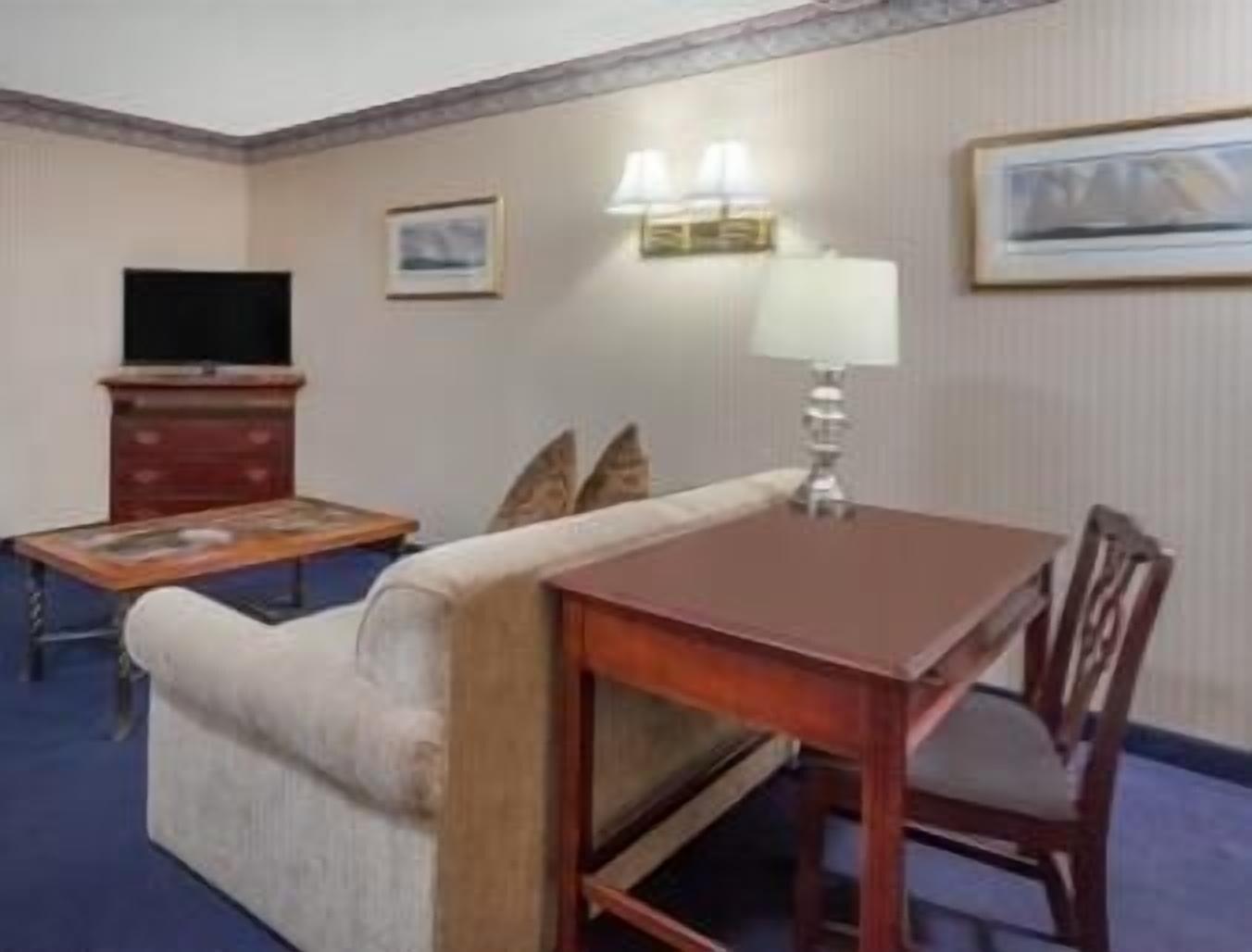 Howard Johnson By Wyndham Mystic Exterior foto